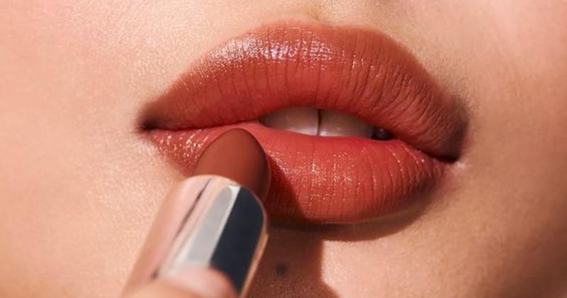 7 Cara Memilih Lipstik yang Cocok dengan Warna Kulitmu